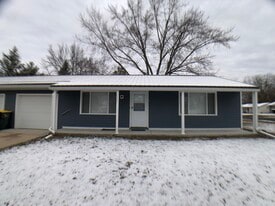 1111 High St in Reedsburg, WI - Building Photo