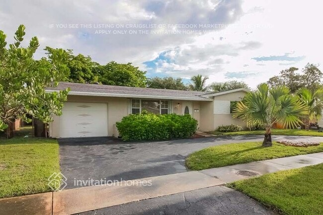 7041 SW 2nd Ct in Pembroke Pines, FL - Building Photo - Building Photo