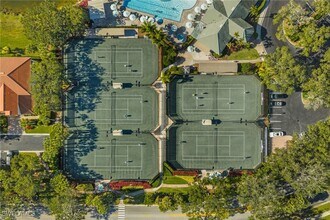 2215 Chesterbrook Ct in Naples, FL - Building Photo - Building Photo