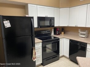 8401 N Atlantic Ave in Cape Canaveral, FL - Foto de edificio - Building Photo