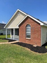 208 Strawbridge Ln in Bonaire, GA - Foto de edificio - Building Photo