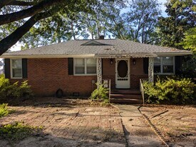 1217 Jensen St in West Columbia, SC - Building Photo