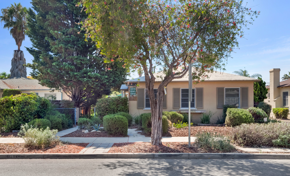 11846 Atlantic Ave in Los Angeles, CA - Building Photo