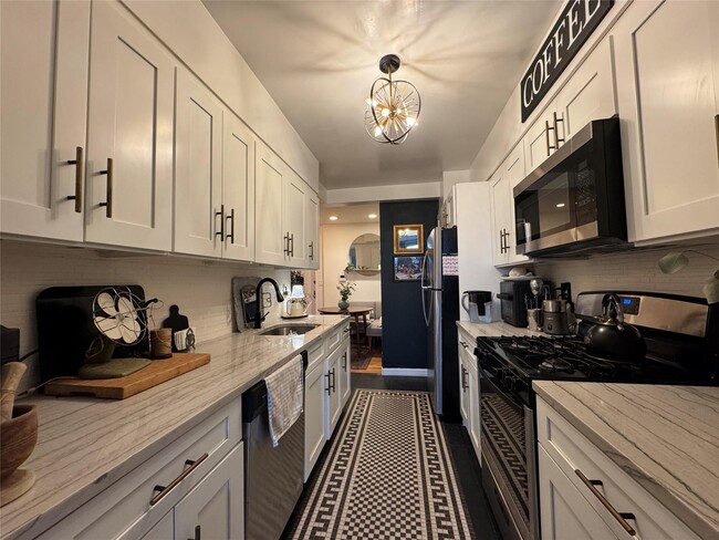 property at 25 W Broadway