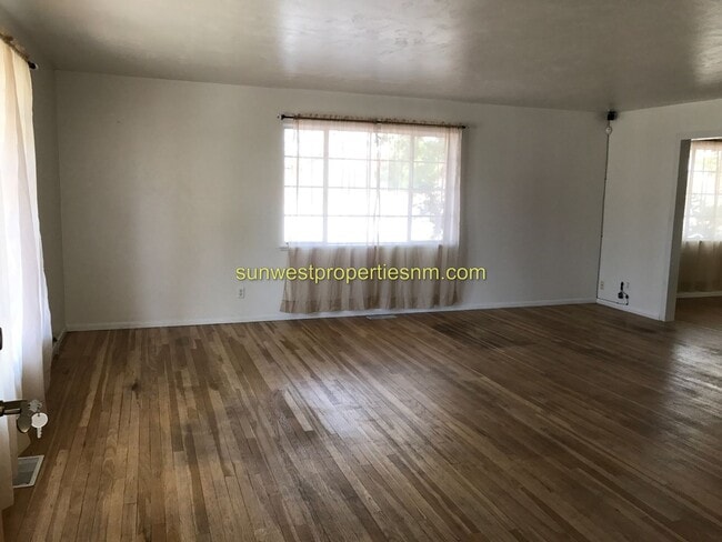 2704 Mesa Dr in Farmington, NM - Foto de edificio - Building Photo