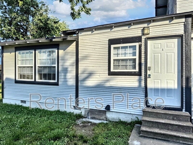513 E 8th St in Claremore, OK - Foto de edificio