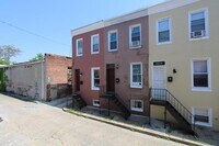 2316 Hunter St photo'