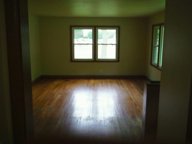 6001 Queens Way in Monona, WI - Building Photo - Building Photo