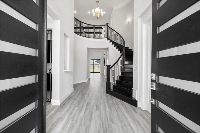 property at 4935 Grapevine Ln