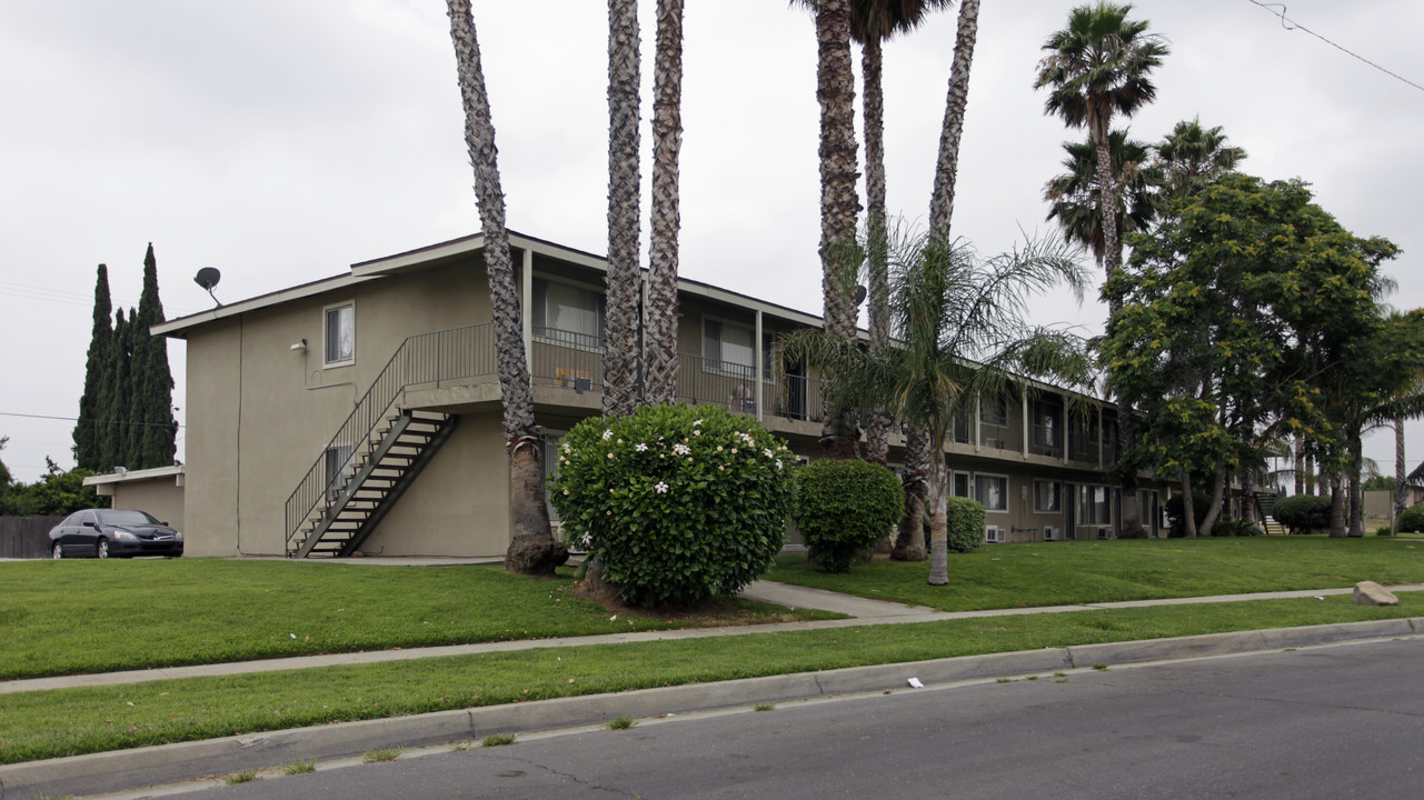 Cascade Palms Apartments in Rialto, CA - Foto de edificio