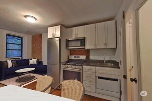 410 E 13th St in New York, NY - Building Photo