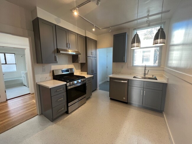 3901-3907 Cesar Chavez St in San Francisco, CA - Building Photo - Building Photo