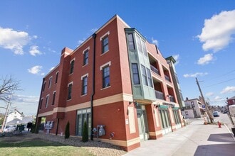 32 W College Ave in Westerville, OH - Building Photo - Building Photo