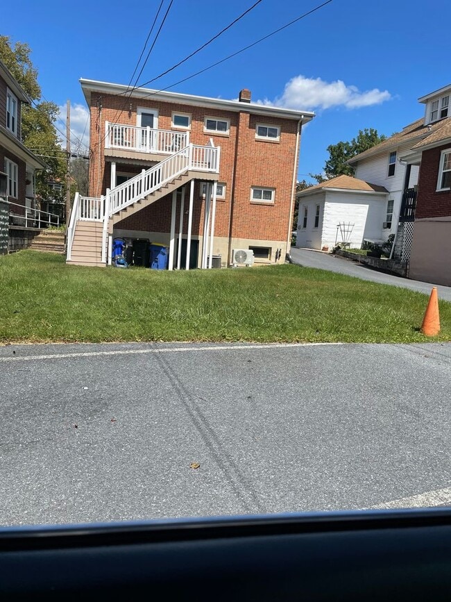 2807 Market St in Camp Hill, PA - Building Photo - Building Photo