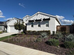 1136 Crescent Ave in Manteca, CA - Building Photo - Building Photo