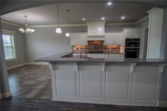 4607 SW Barton St in Bentonville, AR - Foto de edificio - Building Photo