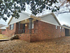 Picturesque Home Worth Checking Out in Memphis, TN - Building Photo - Building Photo