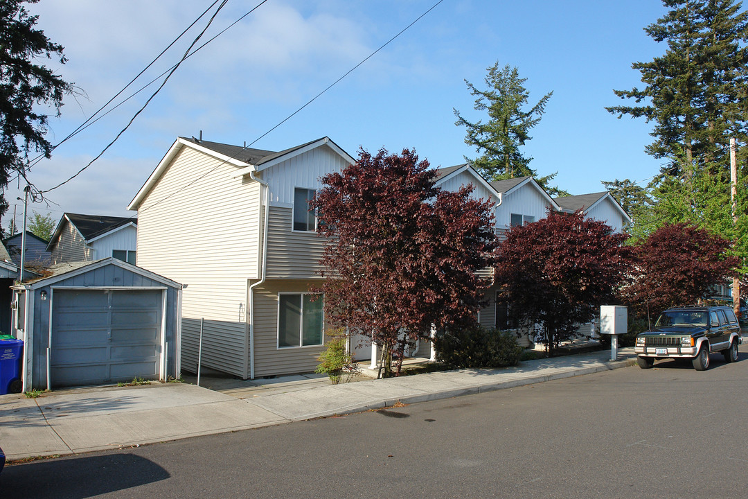 12008 SE Pine St in Portland, OR - Building Photo