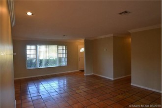 8380 SW 158th St in Palmetto Bay, FL - Foto de edificio - Building Photo