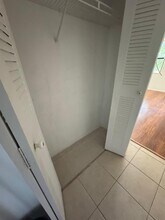 9999 Summerbreeze Dr in Sunrise, FL - Foto de edificio - Building Photo