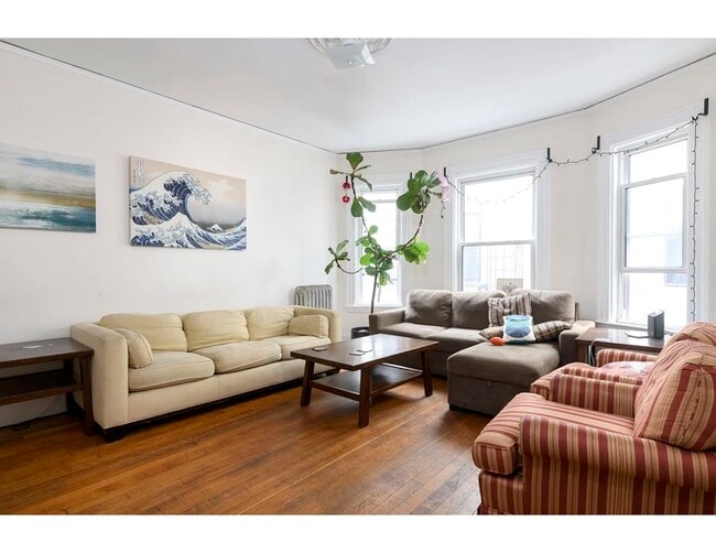 19 Trowbridge St, Unit 19T3, Unit 19T3