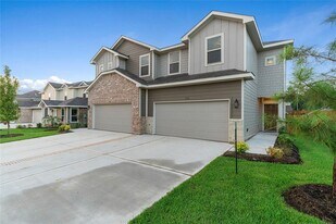 117 Wickersham in Conroe, TX - Building Photo