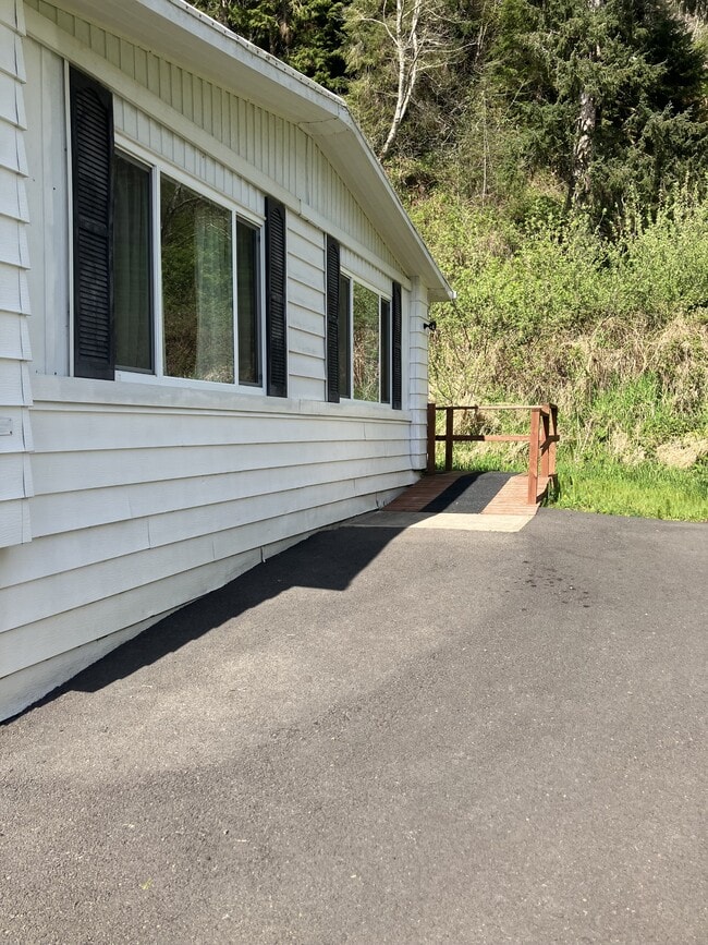 4030 SR 105 in Tokeland, WA - Building Photo - Building Photo