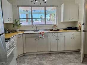 1610 Exley Ave in Las Vegas, NV - Building Photo - Building Photo