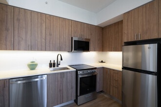 650 SW 1st St in Miami, FL - Building Photo - Interior Photo