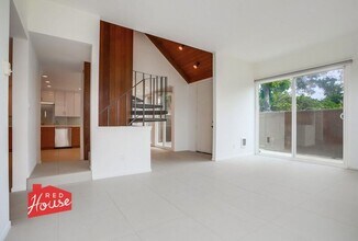 325 S Sierra Ave in Solana Beach, CA - Building Photo - Building Photo