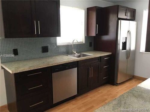 290 Racquet Club Rd-Unit -20 in Weston, FL - Building Photo