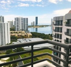 3300 NE 191st St, Unit #PH8 in Aventura, FL - Building Photo - Building Photo