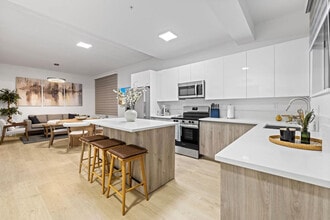 1627 NW 1st St in Miami, FL - Building Photo - Building Photo