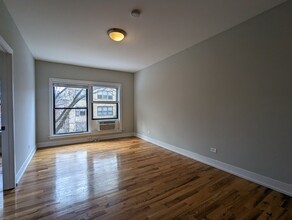 556 W Arlington Pl, Unit 203 in Chicago, IL - Building Photo - Building Photo