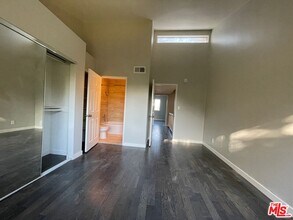 7327 Willoughby Ave in Los Angeles, CA - Building Photo - Building Photo