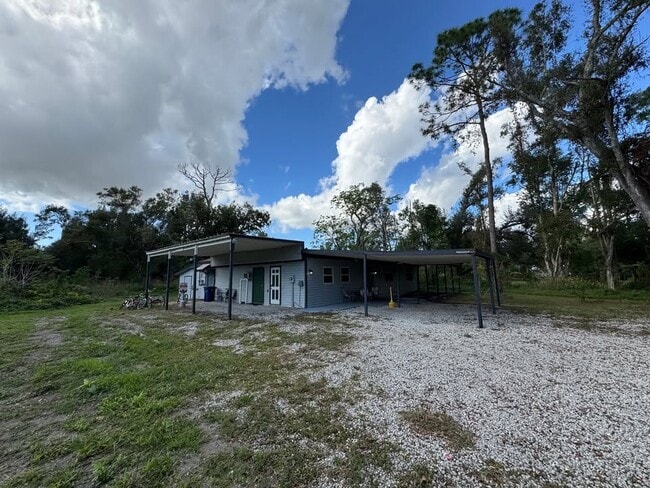 2737 Garden St in North Fort Myers, FL - Building Photo - Building Photo