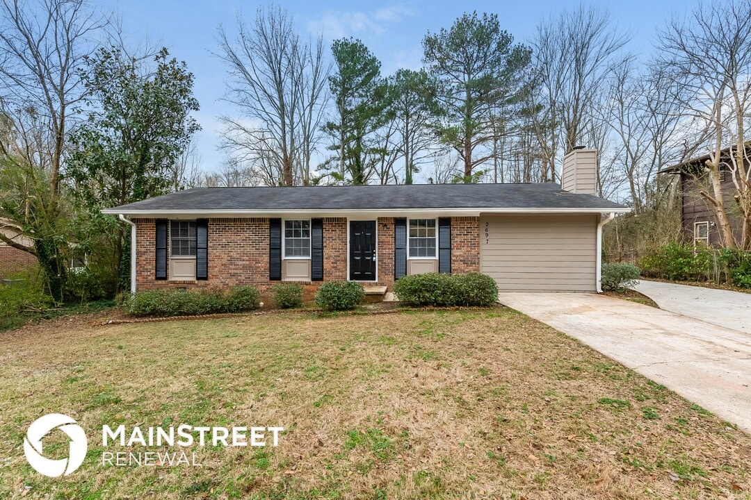 2697 Heritage Ln in Morrow, GA - Foto de edificio