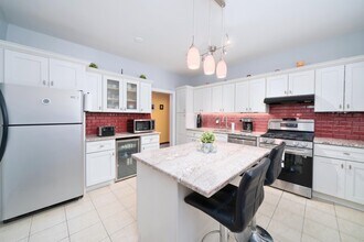 107 Kensington Ave in Jersey City, NJ - Building Photo - Building Photo
