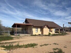 1328 E Maddock Rd in Phoenix, AZ - Building Photo