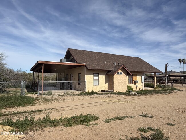 property at 1328 E Maddock Rd