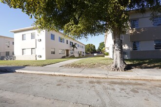 3921-3937 W Flagler St in Miami, FL - Foto de edificio - Building Photo