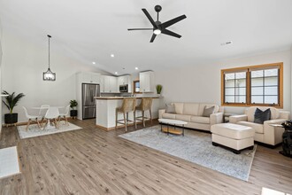 2264B Circle Ridge, Unit 2264B in Delafield, WI - Building Photo - Building Photo