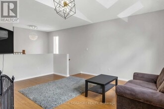 23 Valonia Dr in Brampton, ON - Building Photo - Building Photo