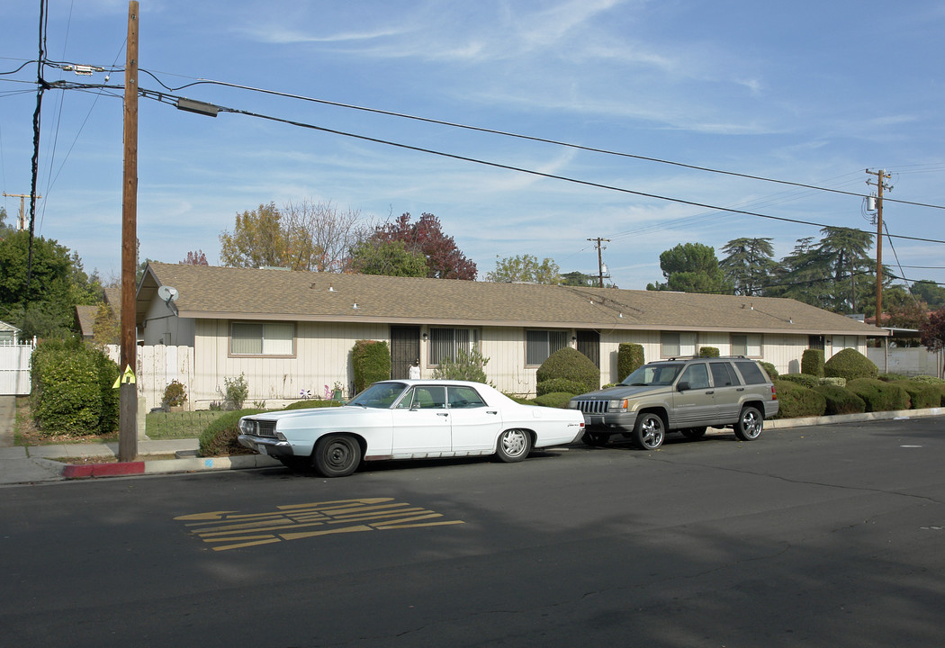 573 E Weldon Ave in Fresno, CA - Building Photo