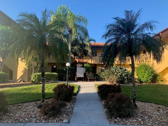 6150 Whiskey Creek Dr in Ft. Myers, FL - Building Photo