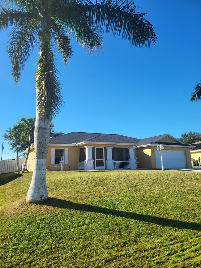 1008 NW 12th Terrace in Cape Coral, FL - Building Photo - Building Photo