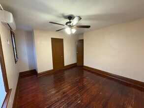 11543 Mexico St, Unit 2nd Fl / finished Attic in Saint Albans, NY - Foto de edificio - Building Photo