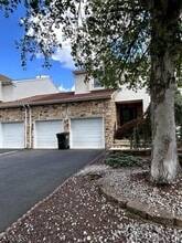 27 Kingfisher Ct in Marlboro, NJ - Building Photo - Building Photo