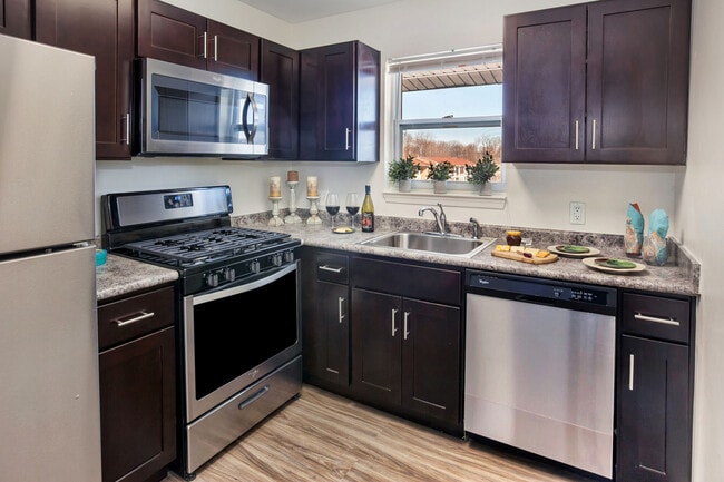 Holly Court in Pitman, NJ - Building Photo - Building Photo