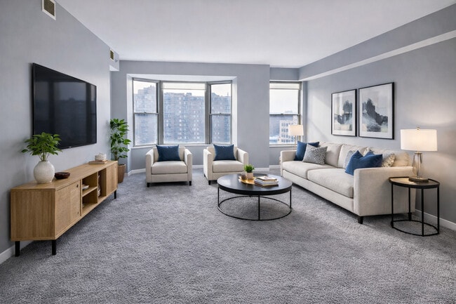 77 S Evergreen Ave in Arlington Heights, IL - Building Photo - Building Photo